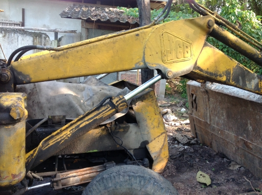 ขายเครื่องพร้อมคู่มือ jcb 3c รุนเก่า เกียรธรรมดา