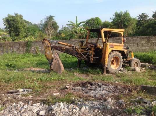 ขายเครื่องพร้อมคู่มือ jcb 3c รุนเก่า เกียรธรรมดา