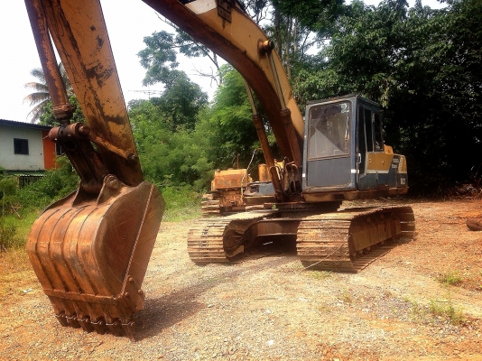 ขายแม๊กโครKOBELCO SK  200-2มาคทูรถสวยพร้อมใช้เครื่องปั้มแน่นแรงไวเอกสารเล่มทะเบียน