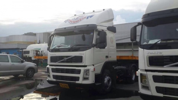 Volvo Fm 12 เพลาเดียว 380 แรง เกียร์ธรรมดา ปี 46 พร้อมหางพื้นพนัส 2 เพลา ราคา 16500000 บาท