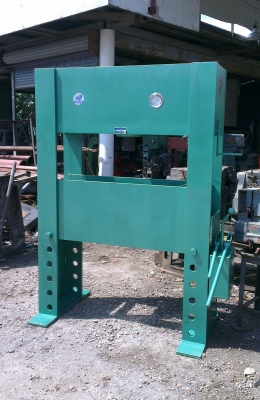 ขออนุญาติขายนะครับ แท่นอัดไฮดรอลิคมือสอง ขนาด 100T ตัน ประเทศเดนมาร์ก ไม่เคยใช้งานเก่าเก็บครับ