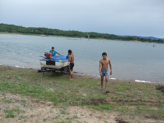 ขายเรือ12ฟุตพร้อมเครื่อง6.5แรงหางยาวพร้อมเทรนเลอร์ทำเอง