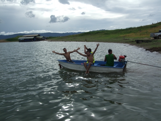 ขายเรือ12ฟุตพร้อมเครื่อง6.5แรงหางยาวพร้อมเทรนเลอร์ทำเอง