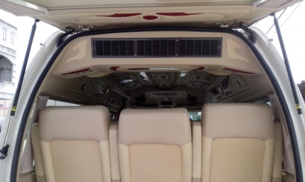 ขายรถตู้ TOYOTA HIACE COMMUTER D4D 2.5 MT ปี 2010 แต่ง VIP สุดๆ