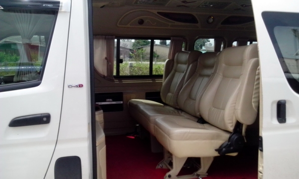 ขายรถตู้ TOYOTA HIACE COMMUTER D4D 2.5 MT ปี 2010 แต่ง VIP สุดๆ
