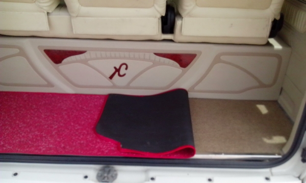 ขายรถตู้ TOYOTA HIACE COMMUTER D4D 2.5 MT ปี 2010 แต่ง VIP สุดๆ