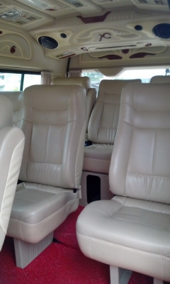 ขายรถตู้ TOYOTA HIACE COMMUTER D4D 2.5 MT ปี 2010 แต่ง VIP สุดๆ