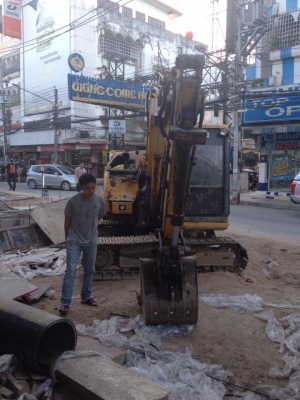 ขายรถแบ็คโฮ  KOMATSU PC 70 มีหัวเจาะ + บุ้งกี้ รถพร้อมใช้งานสุดๆ