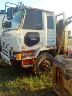 NISSAN UD46 หัวลาก 2 เพลา เครื่อง 330 เทอโบ รุ่น 3 ใบปัดหัวใหญ่ ทะเบียนพร้อมโอน