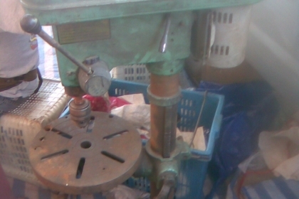 สว่านแท่นสภาพพร้อมใช้งานครับ  มอเตอร์มิสซู 1/4  แรงครับความสูงประมาณ เมตรครับ ขนาด 8 หุนครับราคานี้คุ้มครับ