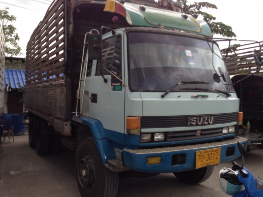 ขาย 10 ล้อ  อีซูซุ คัซซี่จัมโบ้  เครื่อง 195 แรง เพลาเดียว