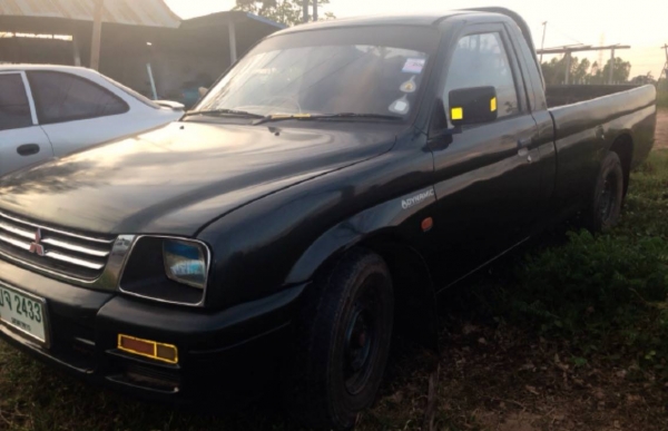 ***ขายแล้วครับขอบคุณ Truck2hand ขายกระบะตอนเดียว ราคเบาๆ MITSU STRADA 2.5 ปี40/97 เครื่องเดิมเกียร์เดิม เครื่องแรงแน่นดี เกียร์ไม่หลุด ช่วงล่างดีคัสซีสวยเดิมไม่ปะไม่ดาม กระบะดี พื้นมีผุนิดหน่อย หัวเก๋งไม่ผุ ภายในสวยคอนโซลครบ พ.พาวเวอร์ ยางดี4เส้น สีเก็บมา