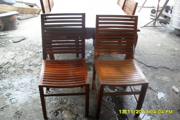 ขายโต๊ะกินข้าวไม้สัก