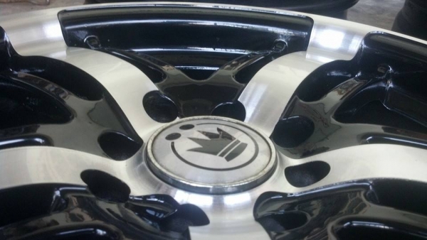 แม็กขอบ 17 กว้าง 7 ออฟ 40 ขนาด 4 รู 100 114 ไร้ริ้วรอย