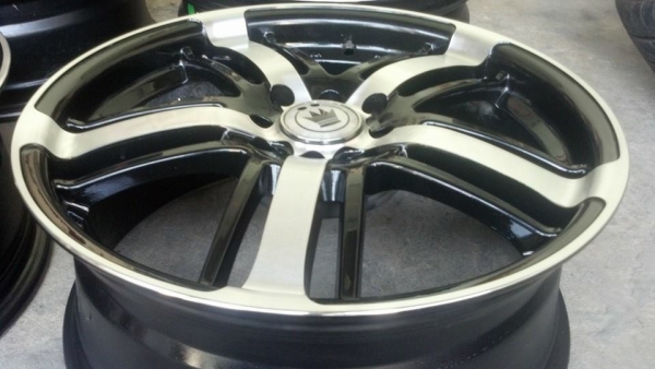 แม็กขอบ 17 กว้าง 7 ออฟ 40 ขนาด 4 รู 100 114 ไร้ริ้วรอย