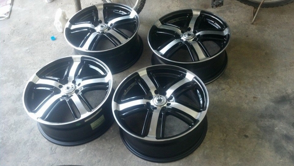 แม็กขอบ 17 กว้าง 7 ออฟ 40 ขนาด 4 รู 100 114 ไร้ริ้วรอย