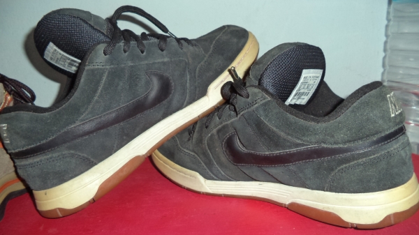 รองเท้า NIKE size 38.5  EUR