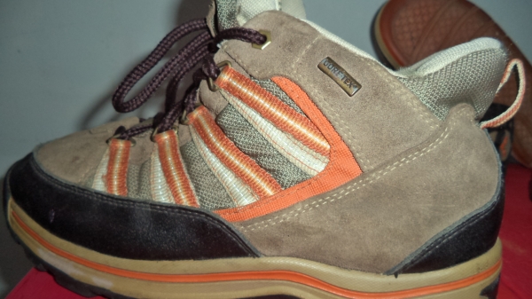 รองเท้า NIKE size 38.5  EUR