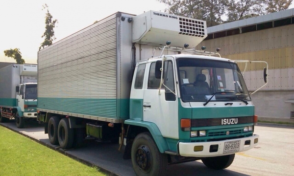 ขายตู้เย็นติดรถ ราคา220000ร็อกกี้7เมตรครับ กับเครื่องทำความเย็น THERMO KING