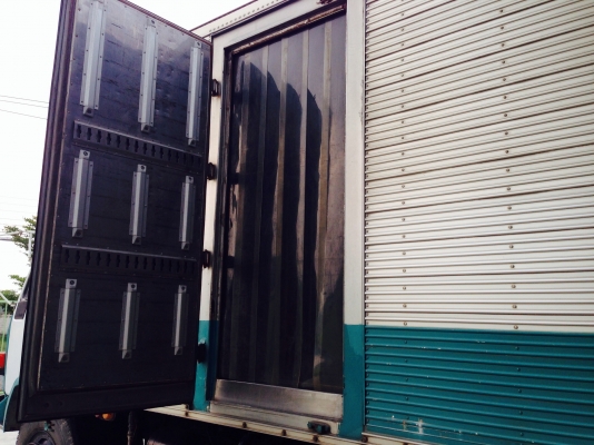 ขายตู้เย็นติดรถ ราคา220000ร็อกกี้7เมตรครับ กับเครื่องทำความเย็น THERMO KING