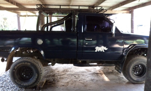 ขายรถยี่ห้อ NISSAN LD 25  ยกสูง 6 สูบ เครื่องดีเซลชุดเกียร์โฟล