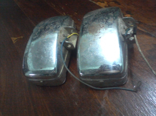 ไฟสปอร์ตไลท์ทรงเหลี่ยม เก่าๆ