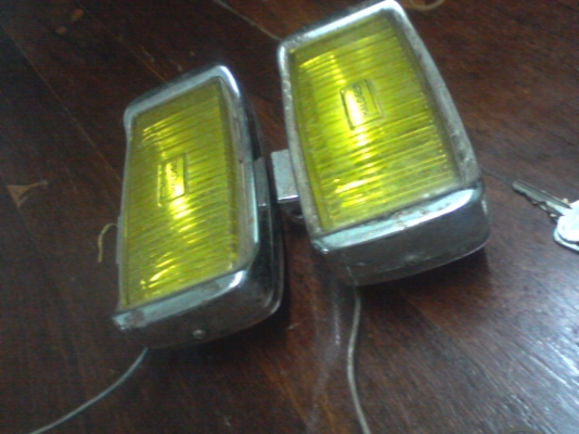 ไฟสปอร์ตไลท์ทรงเหลี่ยม เก่าๆ