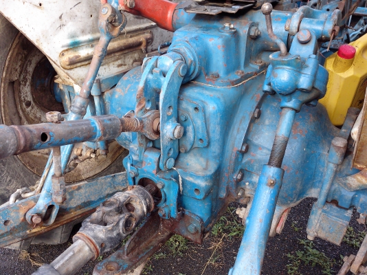 ขายรถไถ FORD 6610 2 เพลาดุมเรียบ ปั๊มกลม เล่มทะเบียนพร้อม ใบมีด 7 จาน ราคา 620000 ถ้ารวม ที่ตัดหญ้าKMT 3จานCMT  ราคา 700000
