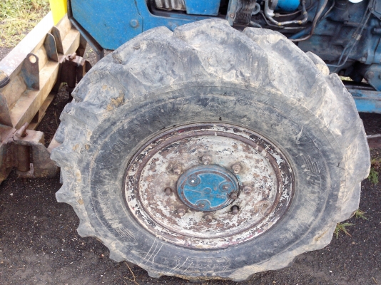 ขายรถไถ FORD 6610 2 เพลาดุมเรียบ ปั๊มกลม เล่มทะเบียนพร้อม ใบมีด 7 จาน ราคา 620000 ถ้ารวม ที่ตัดหญ้าKMT 3จานCMT  ราคา 700000