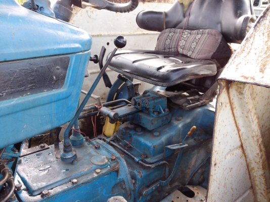 ขายรถไถ FORD 6610 2 เพลาดุมเรียบ ปั๊มกลม เล่มทะเบียนพร้อม ใบมีด 7 จาน ราคา 620000 ถ้ารวม ที่ตัดหญ้าKMT 3จานCMT  ราคา 700000