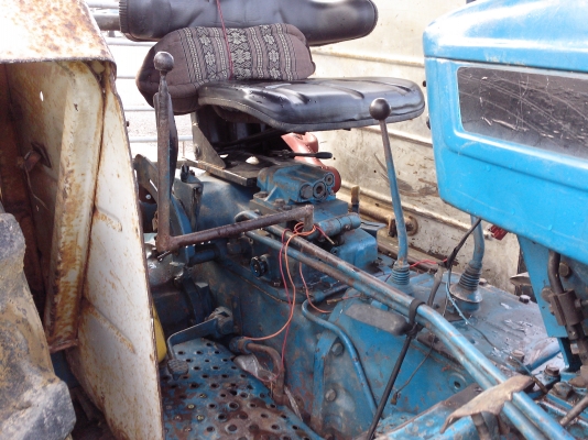 ขายรถไถ FORD 6610 2 เพลาดุมเรียบ ปั๊มกลม เล่มทะเบียนพร้อม ใบมีด 7 จาน ราคา 620000 ถ้ารวม ที่ตัดหญ้าKMT 3จานCMT  ราคา 700000