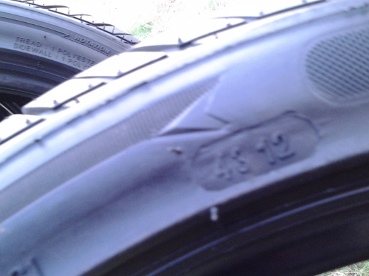 ยาง 205/45/17 ปี 12 นุ่มๆ ดอกหนาๆ ยาง 205/45/17 ปี 12 นุ่มๆ ดอกหนาๆ