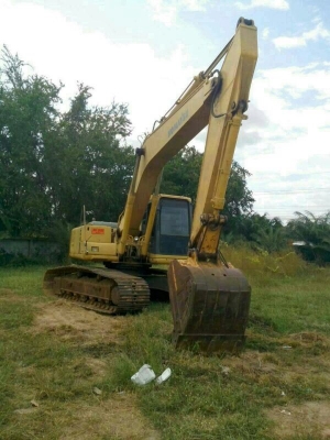 รถแบคโฮ KOMATSU  PC 200-6  ( รถเช็คนอก )  ( รถทำงาน 1x,xxx กม. )  สนใจติดต่อ 081 - 6079515