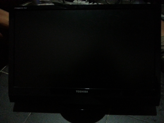 ขายโทรทัศจอแบน toshiba 24 นิ้ว ให้คับ 3000 เอาไปเลยคับ