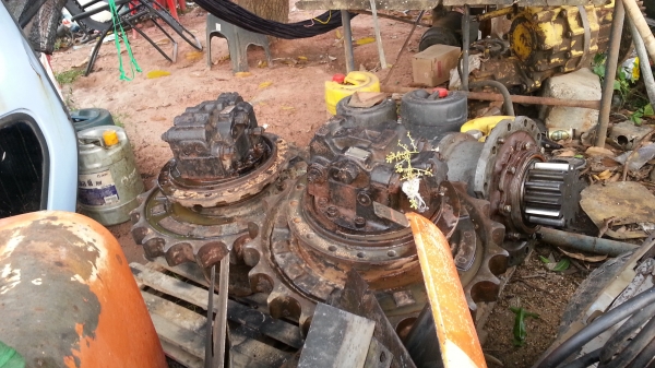 ขายด่วน ตัวเดิน HITACHI EX200-3