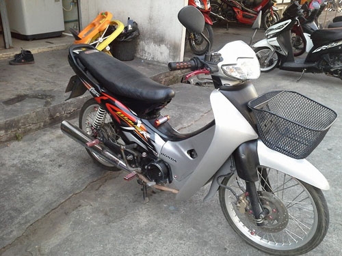 ขายด่วน Wave 100 ปี 47 เครื่องดี ไม่หลวม ไม่มีควันขาว เอกสารครบๆ ขับกลับบ้านได้เลย ขายด่วน Wave 100 ปี 47 เครื่องดี ไม่หลวม ไม่มีควันขาว เอกสารครบๆ ขับกลับบ้านได้เลย