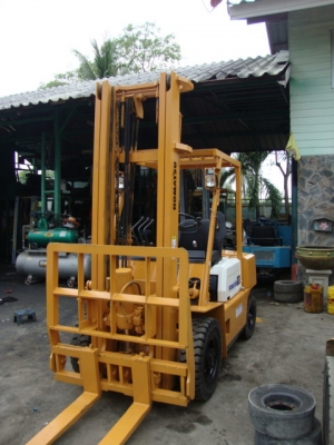 +++++++ ขายด่วน !!! รถโฟล์คลิฟท์  KOMATSU  FD25-10  (รถนอก  ราคาถูก)  เครื่องยนต์ดีเซล  เสา 4 เมตร  เกียร์ธรรมดา  งาฮิ้งคืโฟล์ค  ล้อหน้าคู่  ยางลม *** สนใจเข้ามาลองรถก่อนได้  ราคาคุยกันได้ ***