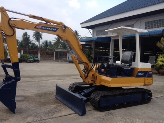 รถขุด KOMATSU PC40-6 มือสอง นำเข้าจากญี่ปุ่น ทำสีใหม่