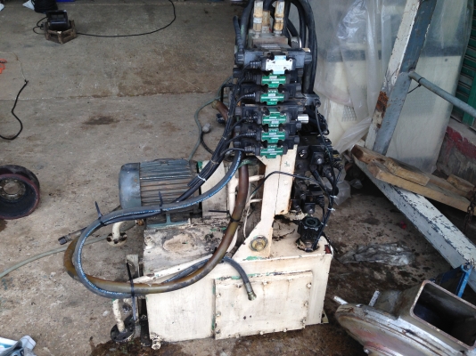 ขายปั้มน้ำมันไฮโดรลิค ขนาดมอเตอร์ 5 HP. 380 V ซาลีนอยเป็น 220 VAC สภาพสวย อุปกรณ์ครบ พร้อมใช้งาน ( ขอลงขายใหม่ครับลูกค้าตกลงซื้อแล้ว ไม่พร้อมรับของ ลดราคาให้ด้วยครับ