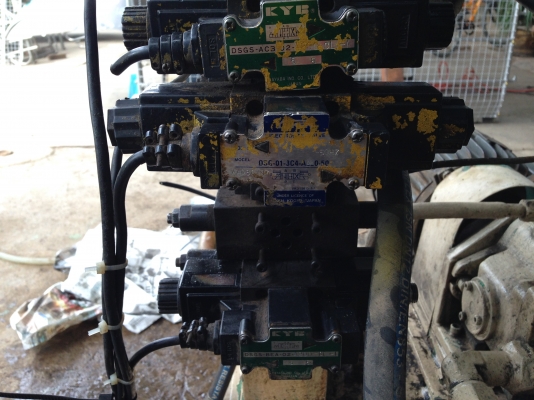 ขายปั้มน้ำมันไฮโดรลิค ขนาดมอเตอร์ 5 HP. 380 V ซาลีนอยเป็น 220 VAC สภาพสวย อุปกรณ์ครบ พร้อมใช้งาน ( ขอลงขายใหม่ครับลูกค้าตกลงซื้อแล้ว ไม่พร้อมรับของ ลดราคาให้ด้วยครับ