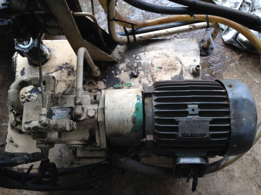 ขายปั้มน้ำมันไฮโดรลิค ขนาดมอเตอร์ 5 HP. 380 V ซาลีนอยเป็น 220 VAC สภาพสวย อุปกรณ์ครบ พร้อมใช้งาน ( ขอลงขายใหม่ครับลูกค้าตกลงซื้อแล้ว ไม่พร้อมรับของ ลดราคาให้ด้วยครับ