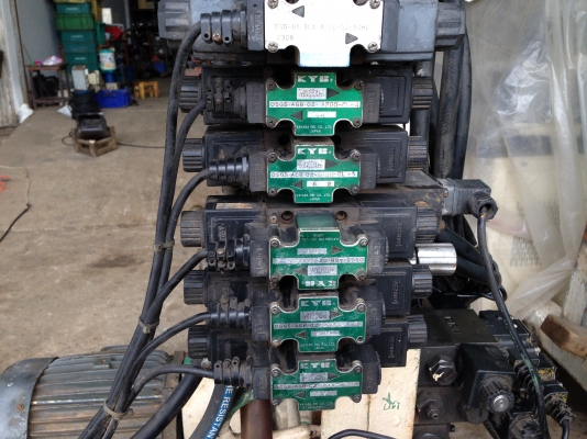 ขายปั้มน้ำมันไฮโดรลิค ขนาดมอเตอร์ 5 HP. 380 V ซาลีนอยเป็น 220 VAC สภาพสวย อุปกรณ์ครบ พร้อมใช้งาน ( ขอลงขายใหม่ครับลูกค้าตกลงซื้อแล้ว ไม่พร้อมรับของ ลดราคาให้ด้วยครับ