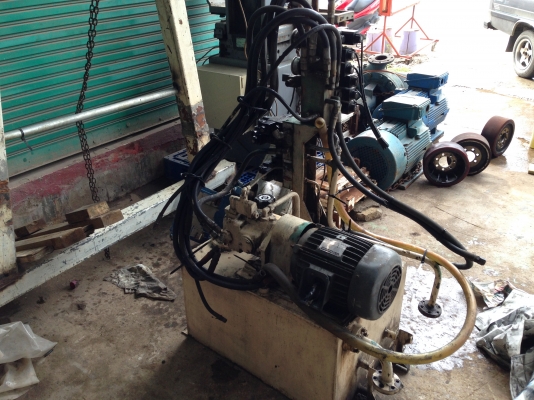 ขายปั้มน้ำมันไฮโดรลิค ขนาดมอเตอร์ 5 HP. 380 V ซาลีนอยเป็น 220 VAC สภาพสวย อุปกรณ์ครบ พร้อมใช้งาน ( ขอลงขายใหม่ครับลูกค้าตกลงซื้อแล้ว ไม่พร้อมรับของ ลดราคาให้ด้วยครับ