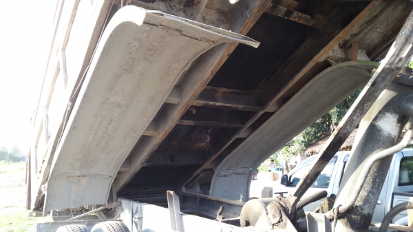 Hino sumo 227  ราคาคุยกันได้ครับ เก็บหัวเก๋ง กับกระบะหน่อยก็สวยละครับ (จองแล้วนะครับพรุ่งนี้เย็น จะแจ้งอีกทีนึง)