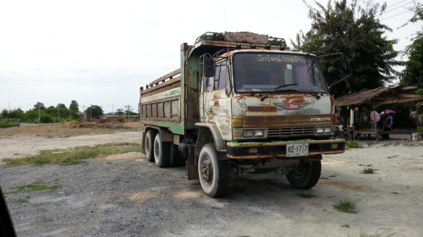 Hino sumo 227  ราคาคุยกันได้ครับ เก็บหัวเก๋ง กับกระบะหน่อยก็สวยละครับ (จองแล้วนะครับพรุ่งนี้เย็น จะแจ้งอีกทีนึง)