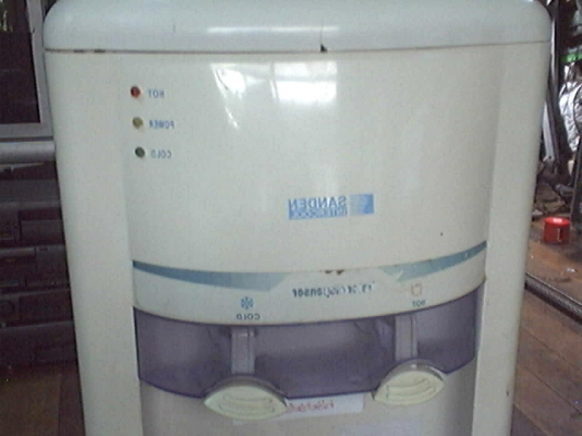 ขายเครื่องทำน้ำร้อน-เย็น ใช้คอมพ์แบบตู้เย็น