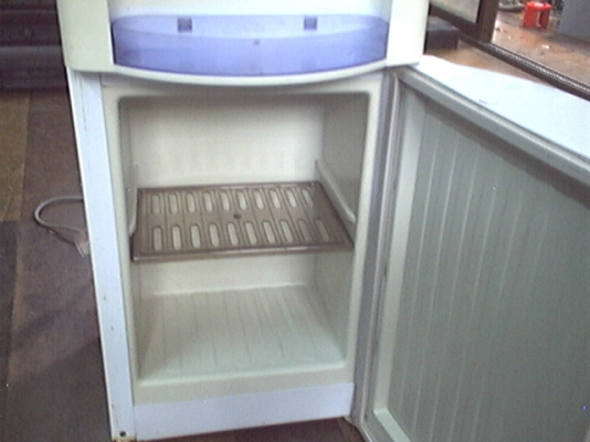 ขายเครื่องทำน้ำร้อน-เย็น ใช้คอมพ์แบบตู้เย็น