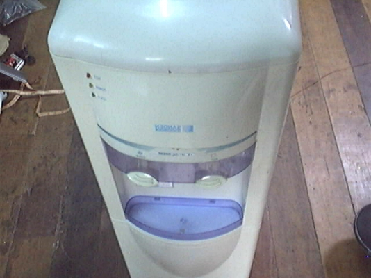 ขายเครื่องทำน้ำร้อน-เย็น ใช้คอมพ์แบบตู้เย็น