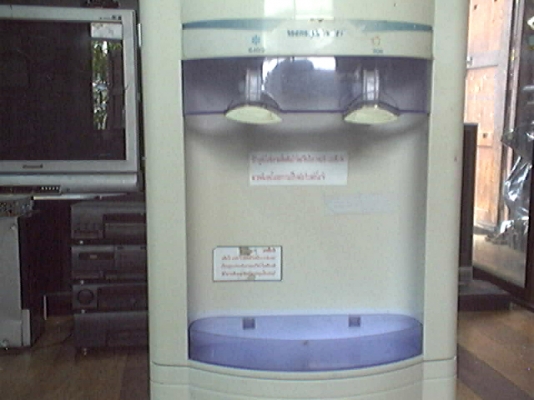 ขายเครื่องทำน้ำร้อน-เย็น ใช้คอมพ์แบบตู้เย็น