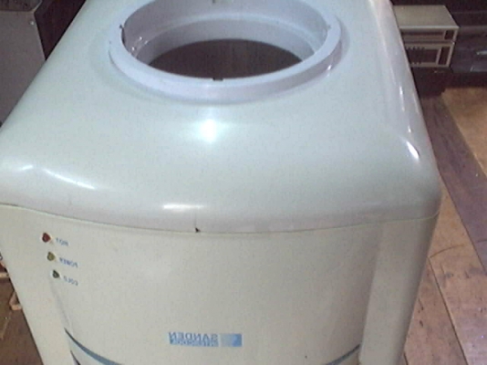 ขายเครื่องทำน้ำร้อน-เย็น ใช้คอมพ์แบบตู้เย็น